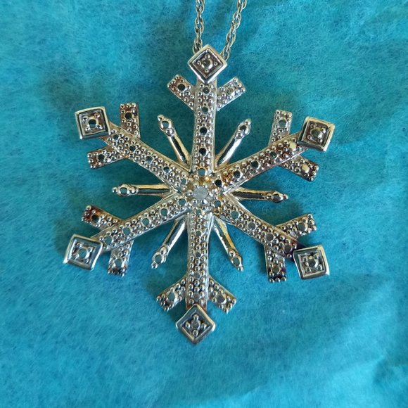 NIB Diamond SS Snowflake Pendant Necklace Sterling Silver - Picture 3 of 7